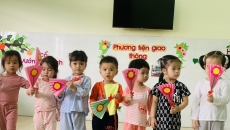 Hoạt động: DÁN HOA TẶNG MẸ Hoạt động: DÁN HOA TẶNG MẸ